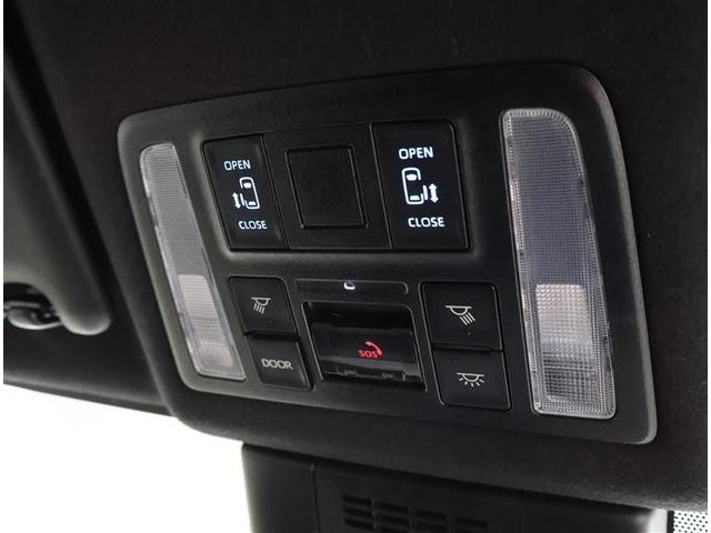 両側パワースライドドア付きだから、狭い駐車スペースなどでの　乗り降りラクラク！小さなお子さまのいるご家庭には嬉しい装備。