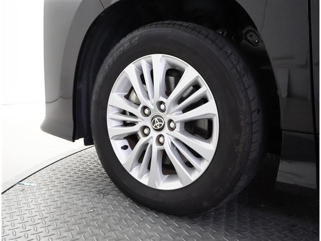 スポーティな印象を与える純正ホイールです。どこまでも走っていきたくなるようなデザインですね♪