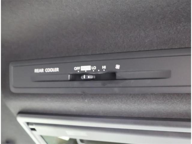 後席用にもエアコンの吹き出し口があり快適です。どの席に座っても快適なドライブが楽しめます♪