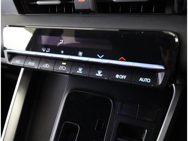 左右独立温度コントロールフルオートエアコンです。運転席、助手席それぞれで独立して温度設定ができます。冷え性の方が乗っても安心ですね♪