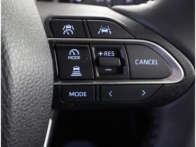 アダプティブクルーズコントロール機能付きです。走行中に先行車の様子を検知しながら、設定した車速の範囲内で先行車との距離のキープを支援します。詳細は販売店スタッフまでおたずねください。