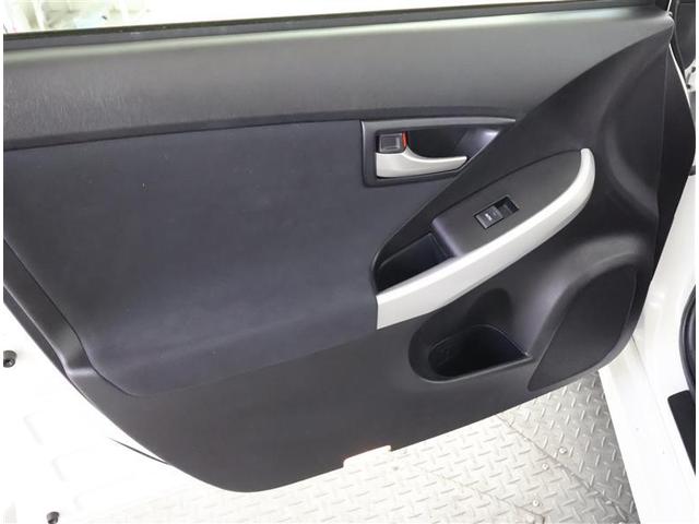 プリウス Ｓ　Ｂモニタ－　フルセグ地デジ　インテリキー　デュアルエアバック　エアＢ　イモビライザー　ドライブレコ－ダ－　ＤＶＤ再生可能　ワンオーナー車　ナビＴＶ　ＡＵＴＯエアコン　横スベリ防止　アルミホイール（25枚目）