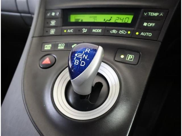 プリウス Ｓ　Ｂモニタ－　フルセグ地デジ　インテリキー　ＨＤＤナビゲーション　デュアルエアバック　エアＢ　イモビライザー　ＤＶＤ再生可能　ナビＴＶ　ＡＵＴＯエアコン　横スベリ防止　アルミホイール　ＥＴＣ装備　ＡＢＳ（21枚目）