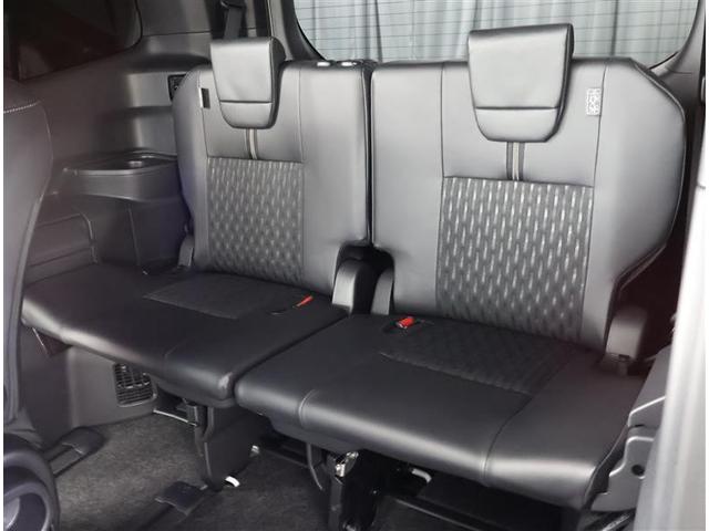 �R��ڃV�[�g���Ђ�т�Ƃ����X�y�[�X���m�ۂ��Ă��܂��B��l���ł̂��o�������΂�����ł��I