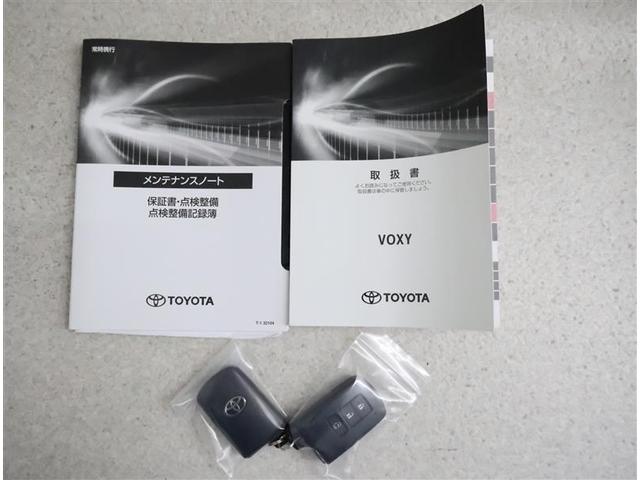 ヴォクシー ＺＳ　アイドリングストッ　バックガイドモニター　左オートスライド　衝突被害軽減　エアロ付き　１オーナー車　Ｓキー　ＬＥＤランプ　ＷＡＣ　盗難防止システム　ＡＣ　ダブルエアバッグ　キーレスエントリー　ＶＳＣ（19枚目）