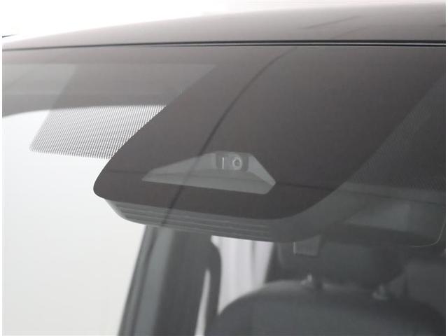 ヴォクシー ハイブリッドＳ－Ｚ　両側Ｐドア　カーテンエアバック　スマキ　プリクラッシュセーフティシステム　Ｗエアコン　Ｒカメラ　ＤＶＤプレーヤー　地デジ　アルミ　１００Ｖ　クルーズコントロール　横滑り防止機能　ＬＥＤランプ　ナビＴＶ（9枚目）