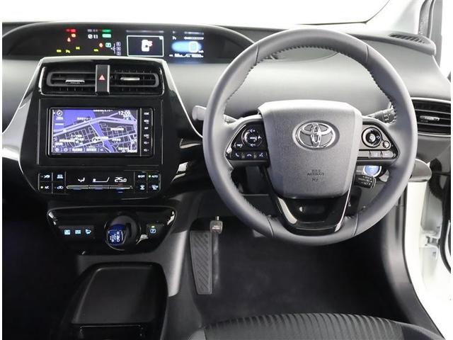 プリウス Ａ　ＬＥＤヘットライト　プリクラッシュ　カーテンエアバック　助手席エアバック　ＥＴＣ車載器　ＡＷ　ＶＳＣ　アクティブクルーズコントロール　盗難防止　キーレスエントリー　パワーステアリング　パワーウィンドウ（4枚目）