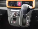スタイリッシュなデザインのインパネ。各操作スイッチは使いやすい位置に配置されてます。