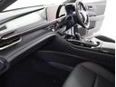 スタイリッシュなデザインのインパネ。各操作スイッチは使いやすい位置に配置されてます。