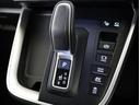 スタイリッシュなデザインのインパネ。各操作スイッチは使いやすい位置に配置されてます。