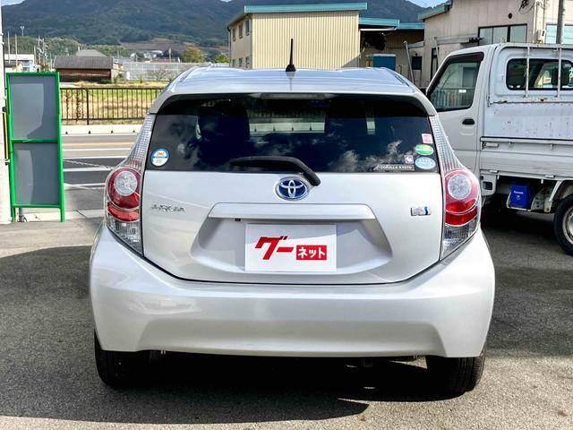 アクア S ETC バックカメラ ナビ TV オートライト スマートキー アイドリングストップ 電動格納ミラー CVT 衝突安全ボディ ABS ESC USB Bluetooth エアコン パワーステアリング(17枚目)