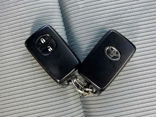 アクア S ETC バックカメラ ナビ TV オートライト スマートキー アイドリングストップ 電動格納ミラー CVT 衝突安全ボディ ABS ESC USB Bluetooth エアコン パワーステアリング(62枚目)