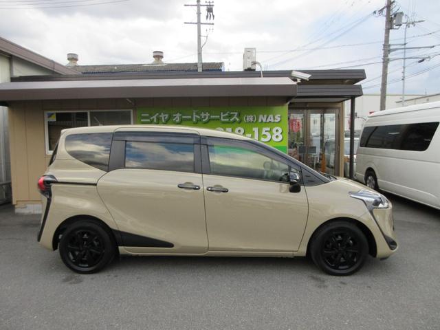 シエンタ ファンベースＧ　グランパー　ＬＥＤランプパッケージ　ステリングヒーター　シートヒーター　インテリジェントクリアランスソナー　ナビレディパッケージ　純正ナビ　フルセグＴＶ　バックカメラ　ＥＴＣ　ドラレコ　両側自動ドア　１オーナー（3枚目）