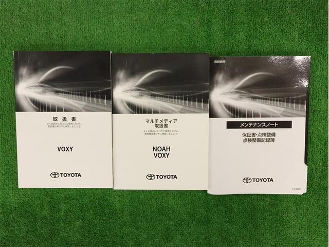 ヴォクシー ハイブリッドＳ－Ｚ　フルセグ　メモリーナビ　ＤＶＤ再生　バックカメラ　衝突被害軽減システム　ＥＴＣ　両側電動スライド　ＬＥＤヘッドランプ　乗車定員７人　３列シート　シートヒーター　ブラインドスポットモニター（31枚目）