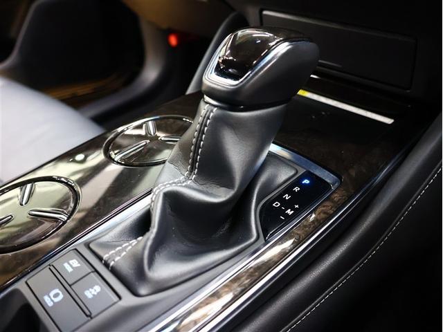 クラウンハイブリッド Ｇ－エグゼクティブ　革シート　サンルーフ　フルセグ　メモリーナビ　ＤＶＤ再生　バックカメラ　衝突被害軽減システム　ＥＴＣ　ＬＥＤヘッドランプ　車線逸脱装置　オートマチックハイビーム（29枚目）