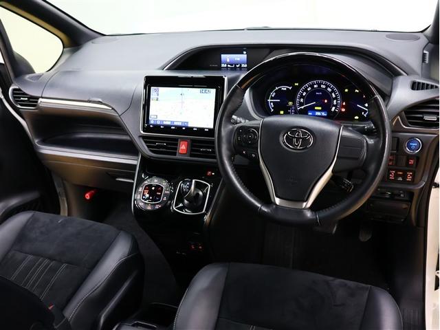 エスクァイア ハイブリッドGiプレミアムパッケジブラックテーラード フルセグ メモリーナビ DVD再生 後席モニター バックカメラ 衝突被害軽減システム ETC 両側電動スライド LEDヘッドランプ 乗車定員7人 3列シート シートヒーター ステアリングヒーター(5枚目)