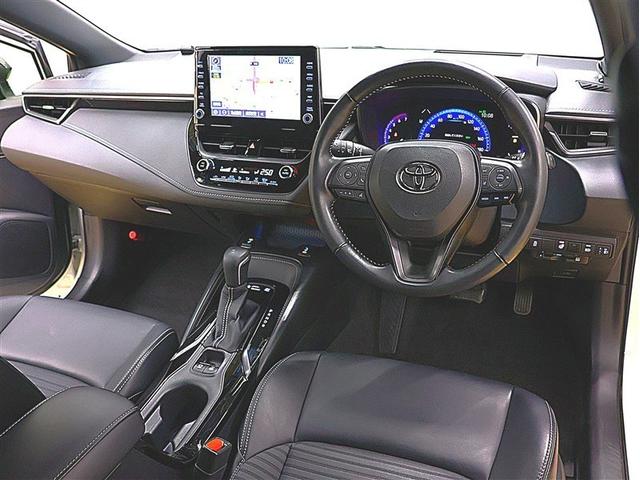 カローラツーリング ハイブリッド　ダブルバイビー　フルセグ　メモリーナビ　バックカメラ　衝突被害軽減システム　ＥＴＣ　ＬＥＤヘッドランプ　シートヒーター　ステアリングヒーター　ブラインドスポットモニター（5枚目）