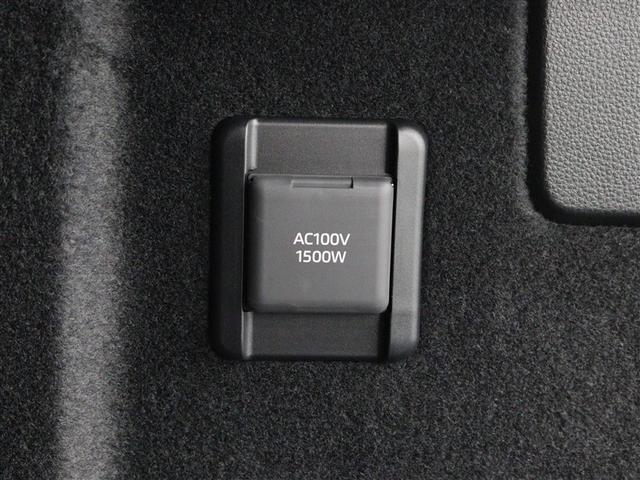 �֗��ȃA�N�Z�T���[�R���Z���g�i�`�b�P�O�O�u�E�P�T�O�O�v�j����������Ă��܂��B�n�C�u���b�h�J�[���L�̑�e�ʂ̓d�C�G�l���M�[�ɂ��A�E�g�h�A�V�[�����d�Ȃǂ̔�펞�ɕ֗��ȋ@�\�ł��B