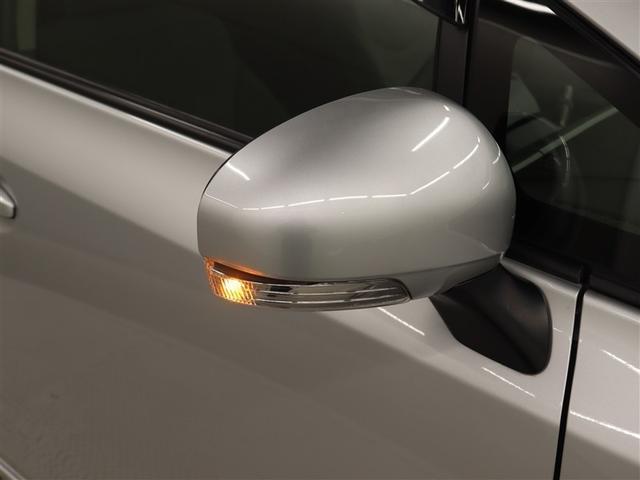 �T�C�h�^�[�������v�t���h�A�~���[�B�ԗ��̃h���X�A�b�v�ƉE���܎��̔펋�F�������˔������������ȃ~���[�ł��B