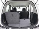 リヤシートを倒してスペースを広げた状態です。