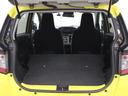 リヤシートを倒してスペースを広げた状態です。