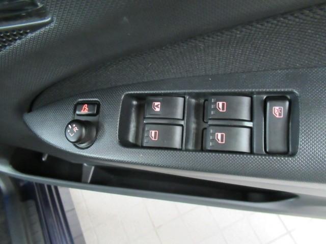 ステラ カスタムＲ　スマートアシスト　横滑り防止　アルミホイール　キーフリー　インテリキー　ＬＥＤヘッドランプ　盗難防止システム　ＡＢＳ　パワーステアリング　パワーウィンドウ　エアバッグ　ワンオーナー車　ＡＵＴＯエアコン（9枚目）