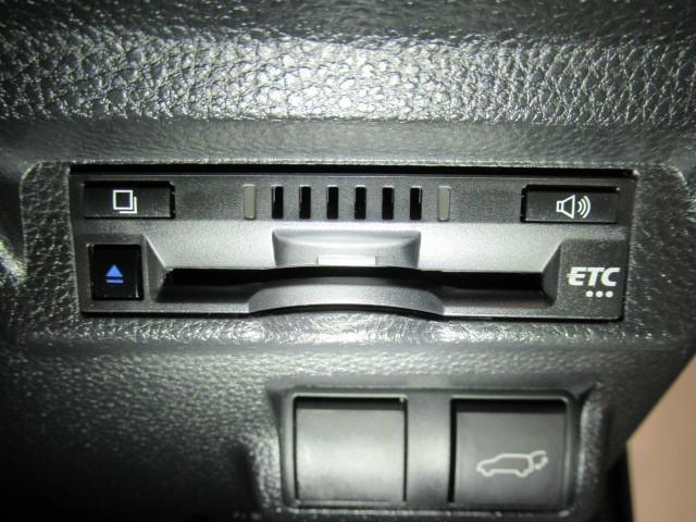 カローラクロス Ｚ　ＤＶＤ再生可　横滑り防止機能　１オ－ナ－　盗難防止装置　メモリナビ　バックガイドモニター　クルーズコントロール　エアバッグ　キーフリーシステム　パワ－シ－ト　ＡＡＣ　ＥＴＣ車載器　ＡＷ　スマ－トキ－（12枚目）