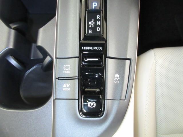 クラウンクロスオーバー Gアドバンスド・レザーパッケージ TSS レザー フルセグTV ナビTV パワーシート LEDヘッドライト クルーズコントロール Bカメラ ドライブレコーダ オートエアコン アルミホイル ワンオーナー ETC付 横滑り防止装置 4WD(23枚目)