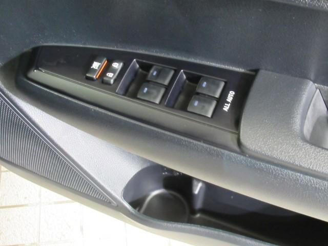 カローラアクシオ EX 衝突被害軽減システム PW ワンセグ メモリーナビ バックモニター ETC アイドリングストップ エアバッグ キーレス 横滑り防止装置 マニュアルエアコン ABS スマートキー 盗難防止(10枚目)