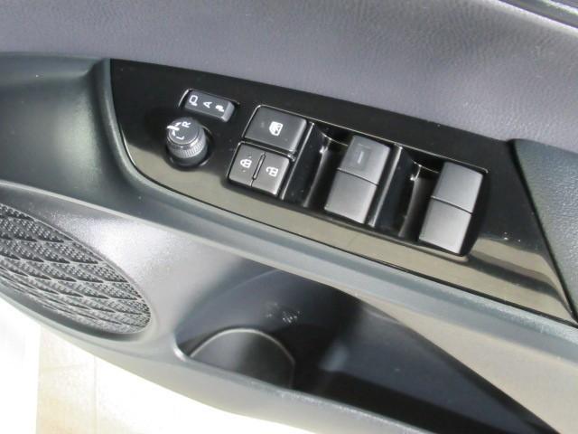 プリウス SセーフティプラスII メモリーナビ ワンセグ バックモニター LEDヘッドライト CD再生機能 純正アルミ イモビライザー スマートキー 衝突被害軽減ブレーキ ペダル踏み間違い急発進制御装置 ブラインドスポットモニター(10枚目)