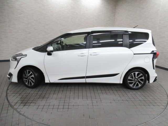 シエンタ ハイブリッド G セーフティーエディション 衝突軽減ブレーキ 100V電源 アルミホイール スマキー LEDヘッドライト フルセグTV イモビライザー 1オーナー クルーズコントロール ウォークスルー バックモニター エアバッグ 横滑り防止装置(6枚目)