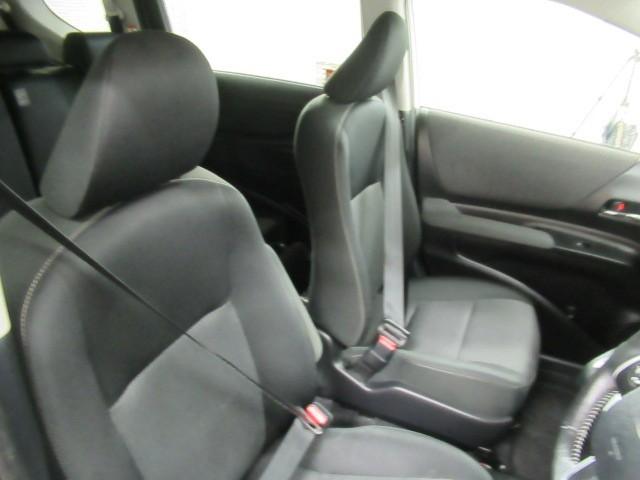 シエンタ ハイブリッド G セーフティーエディション 衝突軽減ブレーキ 100V電源 アルミホイール スマキー LEDヘッドライト フルセグTV イモビライザー 1オーナー クルーズコントロール ウォークスルー バックモニター エアバッグ 横滑り防止装置(10枚目)