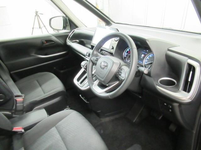 ノア ハイブリッドＧ　ナビ＆ＴＶ　Ｗエアコン　カラーバックモニター　アルミホイール　盗難防止装置　クルコン　キーレス　スマートキ－　フルセグテレビ　両側電動ドア　ＬＥＤライト　ＴＳＳ　オートエアコン　３列シート　ＥＴＣ（9枚目）