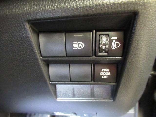 ノア ハイブリッドＧ　ナビ＆ＴＶ　Ｗエアコン　カラーバックモニター　アルミホイール　盗難防止装置　クルコン　キーレス　スマートキ－　フルセグテレビ　両側電動ドア　ＬＥＤライト　ＴＳＳ　オートエアコン　３列シート　ＥＴＣ（12枚目）