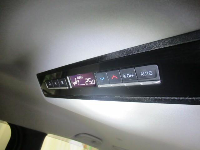 ノア ハイブリッドＧ　ナビ＆ＴＶ　Ｗエアコン　カラーバックモニター　アルミホイール　盗難防止装置　クルコン　キーレス　スマートキ－　フルセグテレビ　両側電動ドア　ＬＥＤライト　ＴＳＳ　オートエアコン　３列シート　ＥＴＣ（24枚目）