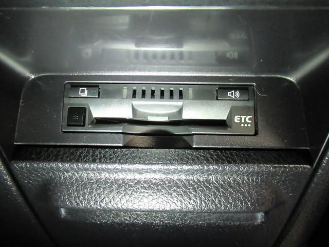 ヴォクシー ハイブリッドZS 煌III 地デジTV リヤカメラ 1オナ車 Wエアコン スマートキー DVD再生可 クルコン VSC キーレス アルミホイール ナビ&TV LEDヘッドランプ ETC 3列シート メモリーナビ オートエアコン(11枚目)