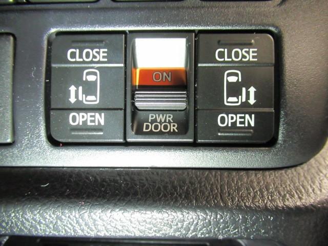 ヴォクシー ハイブリッドZS 煌III 地デジTV リヤカメラ 1オナ車 Wエアコン スマートキー DVD再生可 クルコン VSC キーレス アルミホイール ナビ&TV LEDヘッドランプ ETC 3列シート メモリーナビ オートエアコン(12枚目)