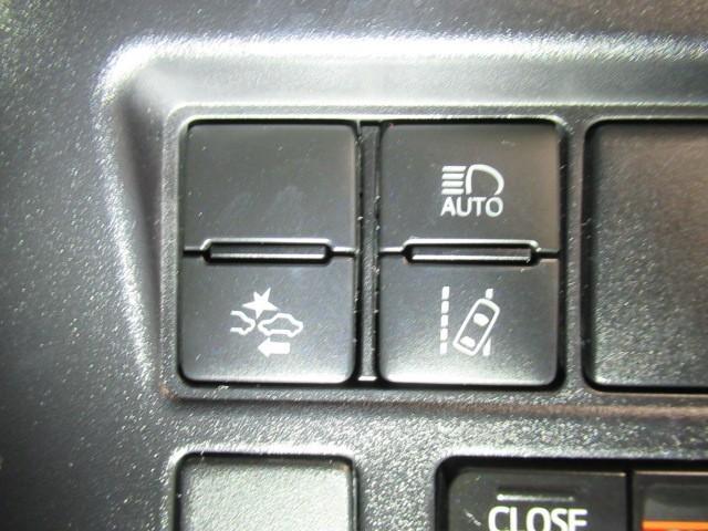 ヴォクシー ハイブリッドZS 煌III 地デジTV リヤカメラ 1オナ車 Wエアコン スマートキー DVD再生可 クルコン VSC キーレス アルミホイール ナビ&TV LEDヘッドランプ ETC 3列シート メモリーナビ オートエアコン(13枚目)