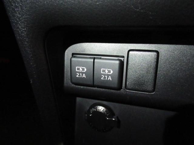 ヴォクシー ハイブリッドZS 煌III 地デジTV リヤカメラ 1オナ車 Wエアコン スマートキー DVD再生可 クルコン VSC キーレス アルミホイール ナビ&TV LEDヘッドランプ ETC 3列シート メモリーナビ オートエアコン(16枚目)