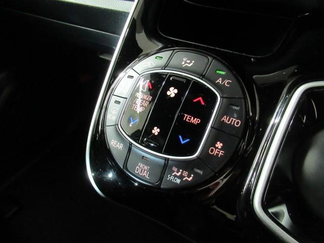 ヴォクシー ハイブリッドZS 煌III 地デジTV リヤカメラ 1オナ車 Wエアコン スマートキー DVD再生可 クルコン VSC キーレス アルミホイール ナビ&TV LEDヘッドランプ ETC 3列シート メモリーナビ オートエアコン(22枚目)