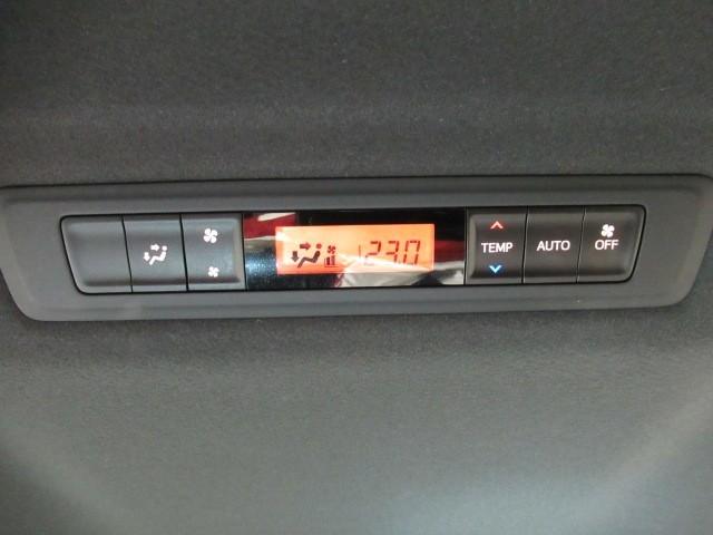 ヴォクシー ハイブリッドZS 煌III 地デジTV リヤカメラ 1オナ車 Wエアコン スマートキー DVD再生可 クルコン VSC キーレス アルミホイール ナビ&TV LEDヘッドランプ ETC 3列シート メモリーナビ オートエアコン(25枚目)