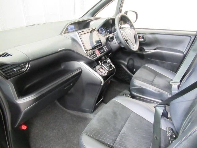 ヴォクシー ハイブリッドZS 煌III 地デジTV リヤカメラ 1オナ車 Wエアコン スマートキー DVD再生可 クルコン VSC キーレス アルミホイール ナビ&TV LEDヘッドランプ ETC 3列シート メモリーナビ オートエアコン(31枚目)