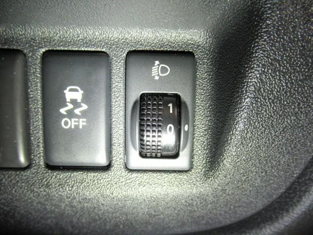 マーチ Ｓ　フルセグ視聴可　横滑防止装置　運転席助手席エアバック　キーレス　バックモニター　ナビＴＶ　パワーウインド　メモリーナビゲーション　オートエアコン　ＰＳ　運転席エアバッグ　ＡＢＳ（9枚目）