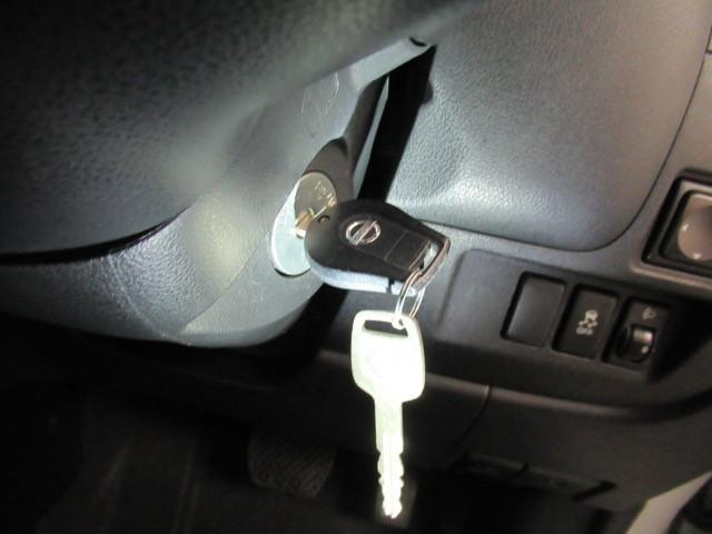 マーチ Ｓ　フルセグ視聴可　横滑防止装置　運転席助手席エアバック　キーレス　バックモニター　ナビＴＶ　パワーウインド　メモリーナビゲーション　オートエアコン　ＰＳ　運転席エアバッグ　ＡＢＳ（10枚目）