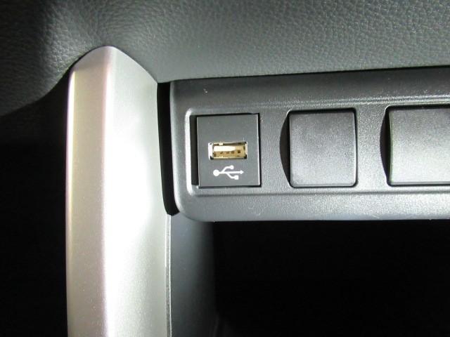 カローラクロス ハイブリッド S 100V電源 衝突軽減 メモリナビ エアバッグ クルーズコントロール LEDヘッドライト ETC車載器 アルミホイール Bモニター スマートキー ナビ キーレス 横滑り防止機能 オートエアコン ABS(23枚目)