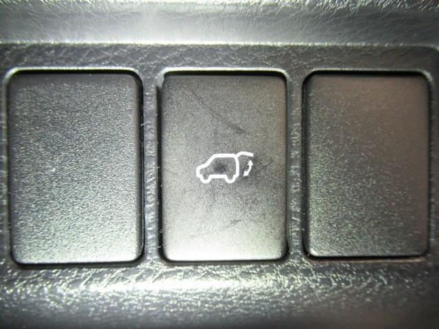 ハリアーハイブリッド プレミアム アドバンスドパッケージ Sキー 地デジ パワーウインドウ クルコン ナビ&TV LEDライト 電動シート 横滑防止装置 DVD再生 メモリーナビ オートエアコン キーフリー ABS ETC車載器 4WD カーテンエアバッグ(12枚目)