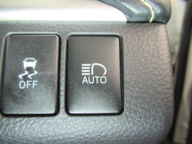 ハリアーハイブリッド プレミアム アドバンスドパッケージ Sキー 地デジ パワーウインドウ クルコン ナビ&TV LEDライト 電動シート 横滑防止装置 DVD再生 メモリーナビ オートエアコン キーフリー ABS ETC車載器 4WD カーテンエアバッグ(13枚目)