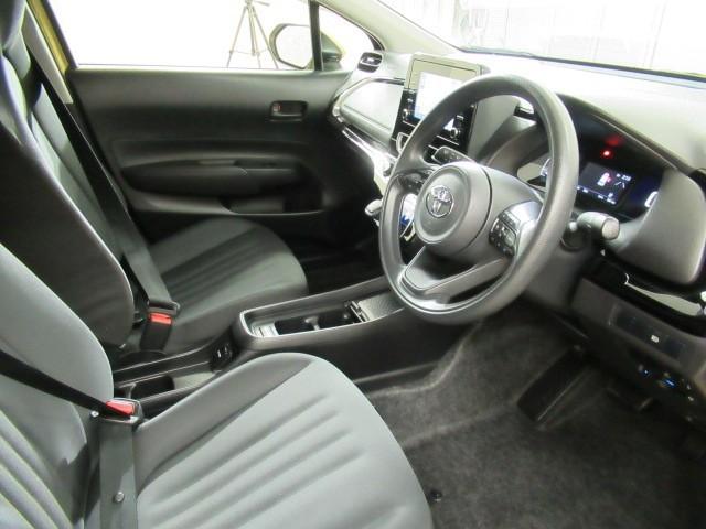 アクア Ｘ　踏み間違い防止　１００Ｖ　イモビ　ナビ＆ＴＶ　フルセグ　ＬＥＤヘッドライト　スマートキー　横滑り防止機能　キーレスエントリー　オートクルーズ　オートエアコン　ＥＴＣ　カーテンエアバッグ　ＡＢＳ（9枚目）