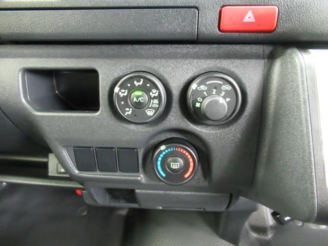 ハイエースバン ＤＸ　ＧＬパッケージ　ＬＥＤヘッド　１オーナー車　横滑り防止装置　キーレスエントリー　エアコン　パワステ　フロントパワーウインドウ　エアバック　セキュリティー　ＡＢＳ　インテリジェントクリアランスソナー　ＡＣ１００Ｖ（22枚目）