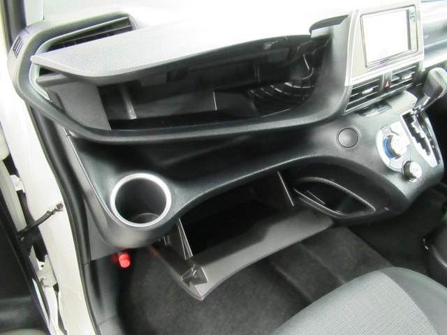 シエンタ Ｇ　セーフティーエディションＩＩ　誤発進抑制装置　ワンセグＴＶ　両側パワースライドドア　横滑り防止装置　ＥＴＣ車載器　オートエアコン　盗難防止システム　ＡＢＳ　ウォークスルー　キーレスエントリー　ナビ＆ＴＶ　メモリ－ナビ　ＰＳ（32枚目）